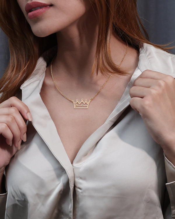 Nayab Personalized Crown Name Necklace