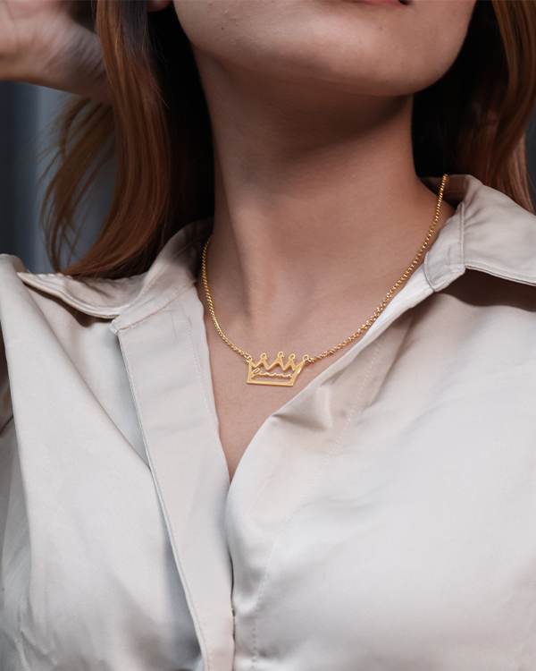 Nayab Personalized Crown Name Necklace